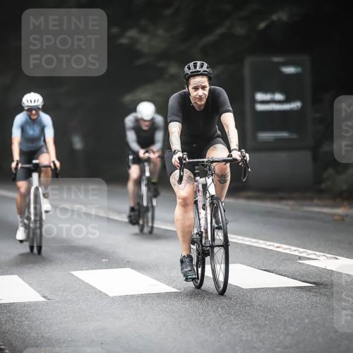 13.09.2026 - Stadtparktriathlon H.Heesch http://msf.ph/oto/10363364 13.09.2026 10:08:13 Radfahren 232, 248, 287, 292, 338 meine-sportfotos.de