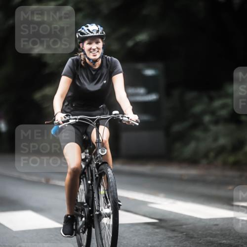 13.09.2026 - Stadtparktriathlon H.Heesch http://msf.ph/oto/10363368 13.09.2026 13:11:10 Radfahren 1216, 1384, 1404 meine-sportfotos.de