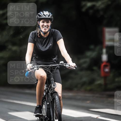 13.09.2026 - Stadtparktriathlon H.Heesch http://msf.ph/oto/10363374 13.09.2026 13:11:10 Radfahren 1216, 1384, 1404 meine-sportfotos.de