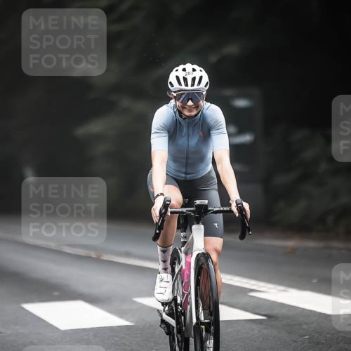 13.09.2026 - Stadtparktriathlon H.Heesch http://msf.ph/oto/10363390 13.09.2026 10:08:15 Radfahren 232, 287, 292 meine-sportfotos.de
