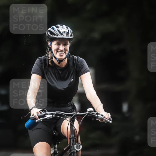 13.09.2026 - Stadtparktriathlon H.Heesch http://msf.ph/oto/10363391 13.09.2026 13:11:11 Radfahren 1216, 1384, 1404 meine-sportfotos.de