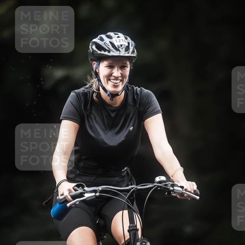 13.09.2026 - Stadtparktriathlon H.Heesch http://msf.ph/oto/10363398 13.09.2026 13:11:11 Radfahren 1216, 1384, 1404 meine-sportfotos.de