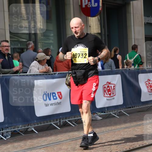 13.09.2026 - 21. swb-Marathon Bremen Strokosch-Dieckow http://msf.ph/oto/10363419 13.09.2026 11:25:15 Ziel 10732, 12471, 10533 meine-sportfotos.de