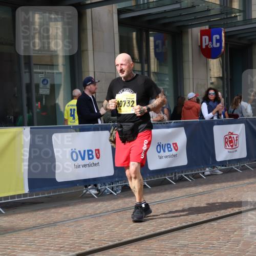 13.09.2026 - 21. swb-Marathon Bremen Strokosch-Dieckow http://msf.ph/oto/10363448 13.09.2026 11:25:16 Ziel 10732, 12471, 10533 meine-sportfotos.de