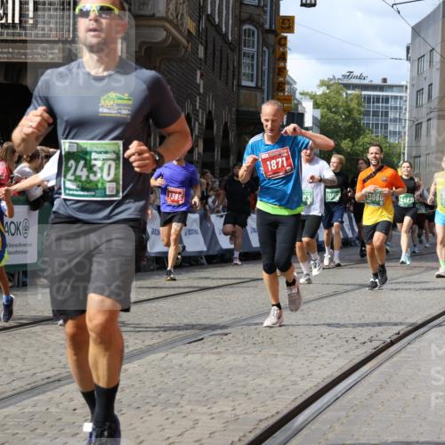13.09.2026 - 21. swb-Marathon Bremen Strokosch-Dieckow http://msf.ph/oto/10363464 13.09.2026 13:34:58 Ziel 784, 809, 1395, 1871, 1967, 2215, 2525, 2831, 3029, 3052, 3058, 3318, 3353, 3380, 3388, 3409, 3765, 3842, 3890, 4537, 4616, 5378, 5488, 5694, 5760, 6128, 6168, 6244, 7168, 7833, 7962, 8182, 8381, 8453, 8493, 8552, 8683, 9751, 9788, 536, 2366, 2492, 3063, 4487, 4985, 5125, 5647, 6391, 6403, 6750, 7123, 7405, 7657, 7750, 7998, 8328, 9017, 9216, 13017, 13018, 13051, 13060 meine-sportfotos.de