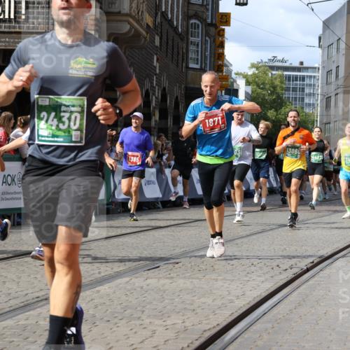 13.09.2026 - 21. swb-Marathon Bremen Strokosch-Dieckow http://msf.ph/oto/10363504 13.09.2026 13:34:59 Ziel 784, 809, 1210, 1395, 1871, 1967, 2525, 2831, 3052, 3058, 3318, 3353, 3380, 3388, 3409, 3765, 3842, 4537, 5378, 5488, 5694, 5760, 6128, 6168, 6244, 7168, 7833, 7962, 8182, 8381, 8453, 8493, 8552, 8683, 9038, 9751, 9788, 9820, 536, 2366, 2492, 3063, 3916, 4487, 4635, 4985, 5016, 5125, 5647, 6391, 6403, 6750, 7123, 7405, 7657, 7703, 7750, 7998, 8328, 9017, 9216, 9526, 9527, 13051, 13060 meine-sportfotos.de