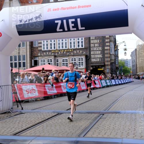 13.09.2026 - 21. swb-Marathon Bremen Tim E. http://msf.ph/oto/10363507 13.09.2026 13:01:02 Ziel 371, 453, 1136, 2141, 4904, 8749, 9849 meine-sportfotos.de