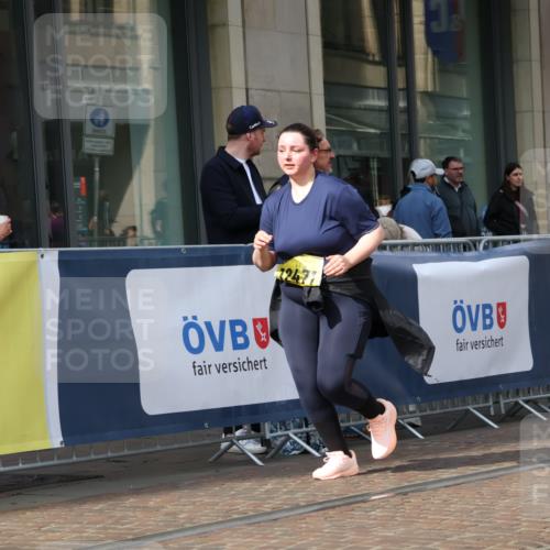 13.09.2026 - 21. swb-Marathon Bremen Strokosch-Dieckow http://msf.ph/oto/10363559 13.09.2026 11:25:24 Ziel 10732, 12471, 10533 meine-sportfotos.de