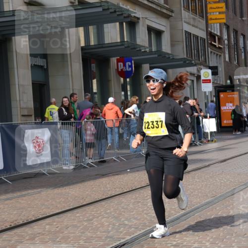 13.09.2026 - 21. swb-Marathon Bremen Strokosch-Dieckow http://msf.ph/oto/10363679 13.09.2026 11:25:26 Ziel 10732, 12471, 10533 meine-sportfotos.de