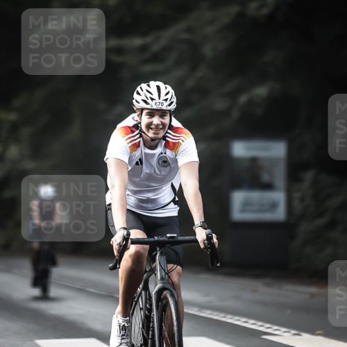 13.09.2026 - Stadtparktriathlon H.Heesch http://msf.ph/oto/10363699 13.09.2026 11:20:32 Radfahren 633, 643, 670, 815 meine-sportfotos.de