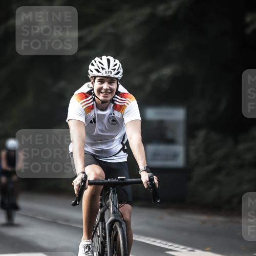 13.09.2026 - Stadtparktriathlon H.Heesch http://msf.ph/oto/10363706 13.09.2026 11:20:32 Radfahren 633, 643, 670, 815 meine-sportfotos.de