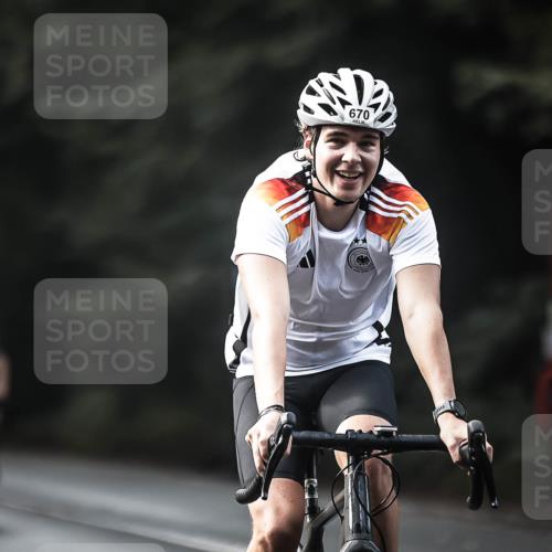 13.09.2026 - Stadtparktriathlon H.Heesch http://msf.ph/oto/10363729 13.09.2026 11:20:33 Radfahren 633, 643, 670, 815 meine-sportfotos.de