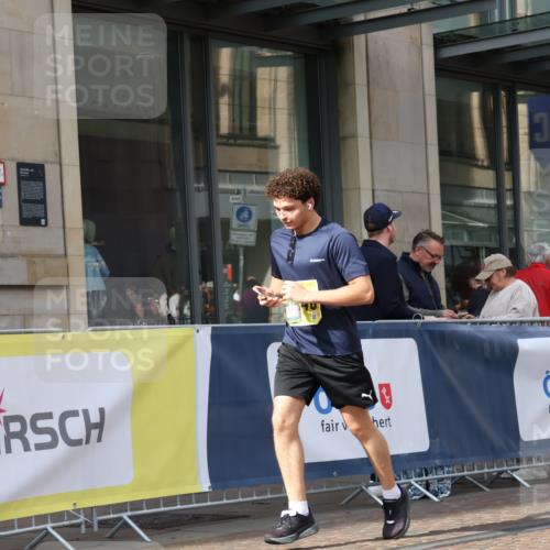 13.09.2026 - 21. swb-Marathon Bremen Strokosch-Dieckow http://msf.ph/oto/10363763 13.09.2026 11:26:03 Ziel 12546 meine-sportfotos.de