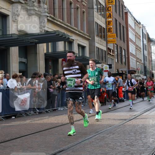 13.09.2026 - 21. swb-Marathon Bremen Strokosch-Dieckow http://msf.ph/oto/10363783 13.09.2026 13:36:59 Ziel 270, 391, 448, 869, 950, 1180, 1854, 1991, 2531, 3333, 3627, 3732, 3823, 3894, 4628, 4932, 4947, 5388, 5547, 5577, 5612, 5738, 5791, 6046, 6629, 6904, 6947, 6961, 7006, 7571, 7937, 8268, 8439, 8443, 8458, 8553, 8748, 8753, 9140, 9317, 9701, 13077, 551, 813, 843, 1285, 1641, 1849, 1936, 2241, 2275, 2930, 3122, 3541, 3635, 3787, 3815, 3874, 3909, 3998, 4050, 4261, 4410, 4448, 5236, 5355, 6056, 6269, 6408, 6431, 7046 meine-sportfotos.de