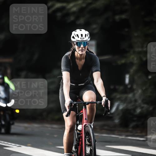 13.09.2026 - Stadtparktriathlon H.Heesch http://msf.ph/oto/10363790 13.09.2026 11:20:42 Radfahren 594, 602, 641, 824 meine-sportfotos.de