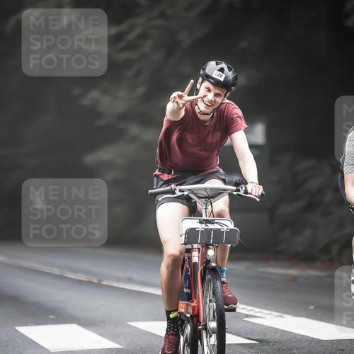 13.09.2026 - Stadtparktriathlon H.Heesch http://msf.ph/oto/10363814 13.09.2026 10:09:11 Radfahren 228, 241, 263 meine-sportfotos.de