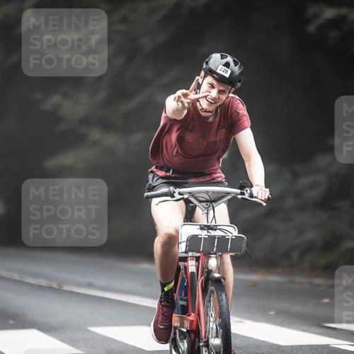 13.09.2026 - Stadtparktriathlon H.Heesch http://msf.ph/oto/10363822 13.09.2026 10:09:12 Radfahren 228, 263 meine-sportfotos.de