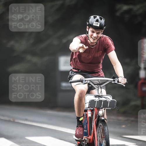 13.09.2026 - Stadtparktriathlon H.Heesch http://msf.ph/oto/10363828 13.09.2026 10:09:12 Radfahren 228, 263 meine-sportfotos.de