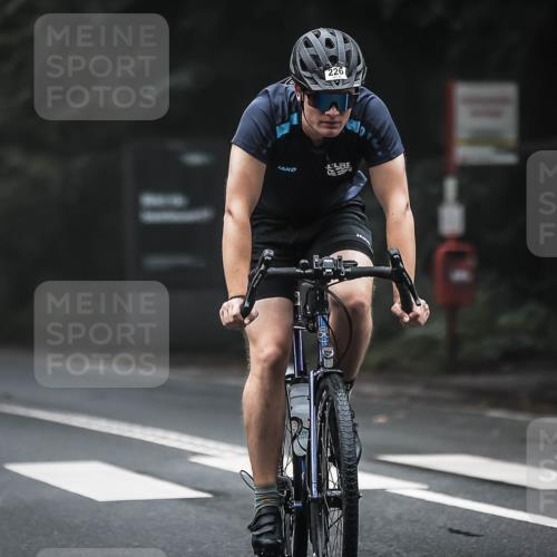13.09.2026 - Stadtparktriathlon H.Heesch http://msf.ph/oto/10363840 13.09.2026 10:09:21 Radfahren 226, 344 meine-sportfotos.de