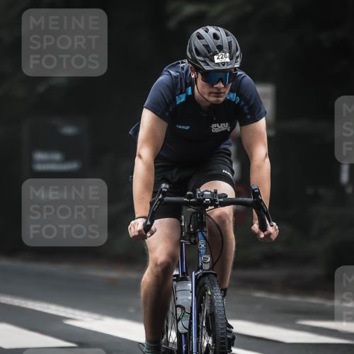 13.09.2026 - Stadtparktriathlon H.Heesch http://msf.ph/oto/10363847 13.09.2026 10:09:22 Radfahren 226, 344 meine-sportfotos.de