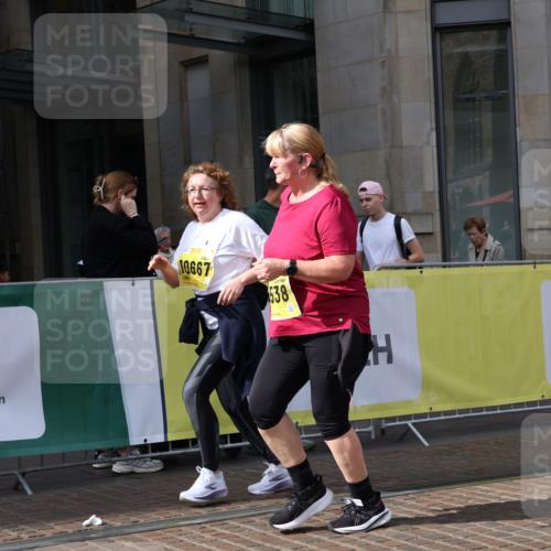 13.09.2026 - 21. swb-Marathon Bremen Strokosch-Dieckow http://msf.ph/oto/10363854 13.09.2026 11:26:29 Ziel 10573, 10667, 11254, 11538, 11851, 12377, 12408, 12546 meine-sportfotos.de