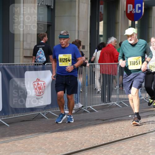 13.09.2026 - 21. swb-Marathon Bremen Strokosch-Dieckow http://msf.ph/oto/10363992 13.09.2026 11:26:36 Ziel 10573, 11254, 11851, 12377, 12408, 10667, 11538 meine-sportfotos.de