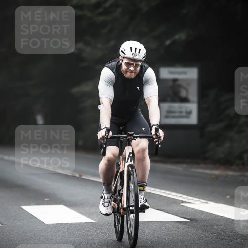 13.09.2026 - Stadtparktriathlon H.Heesch http://msf.ph/oto/10364021 13.09.2026 10:09:45 Radfahren 249, 257, 317 meine-sportfotos.de