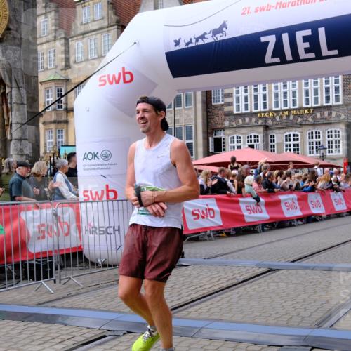 13.09.2026 - 21. swb-Marathon Bremen Tim E. http://msf.ph/oto/10364044 13.09.2026 13:01:35 Ziel 1411, 1619, 3019, 4328, 5663, 5996 meine-sportfotos.de