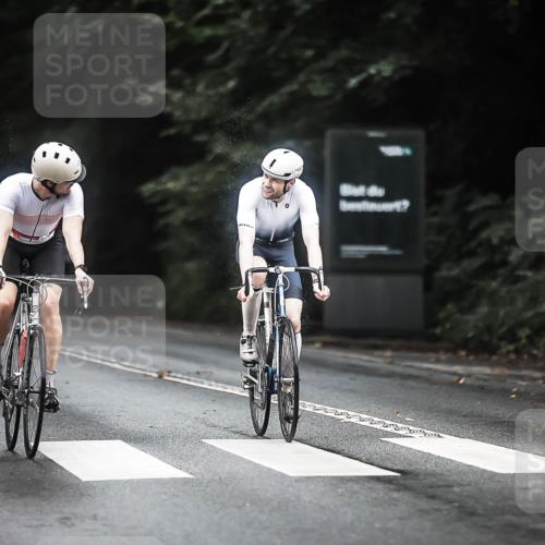13.09.2026 - Stadtparktriathlon H.Heesch http://msf.ph/oto/10364047 13.09.2026 13:12:16 Radfahren 1195, 1374, 1409, 1431 meine-sportfotos.de