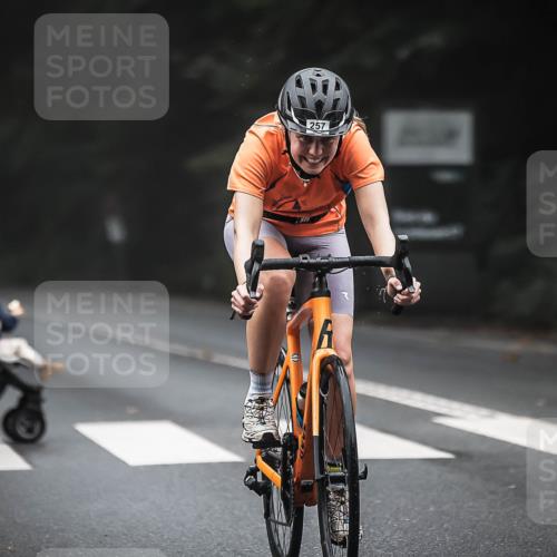 13.09.2026 - Stadtparktriathlon H.Heesch http://msf.ph/oto/10364048 13.09.2026 10:09:47 Radfahren 249, 257, 317 meine-sportfotos.de