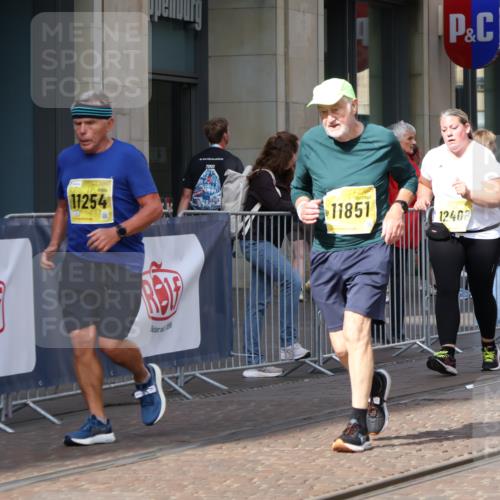 13.09.2026 - 21. swb-Marathon Bremen Strokosch-Dieckow http://msf.ph/oto/10364051 13.09.2026 11:26:37 Ziel 10573, 11254, 11851, 12377, 12408, 10667, 11538 meine-sportfotos.de