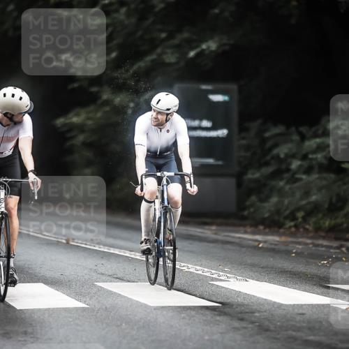 13.09.2026 - Stadtparktriathlon H.Heesch http://msf.ph/oto/10364053 13.09.2026 13:12:16 Radfahren 1195, 1374, 1409, 1431 meine-sportfotos.de