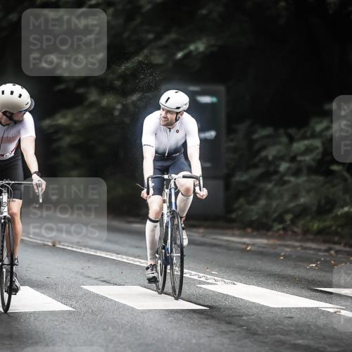 13.09.2026 - Stadtparktriathlon H.Heesch http://msf.ph/oto/10364062 13.09.2026 13:12:16 Radfahren 1195, 1374, 1409, 1431 meine-sportfotos.de