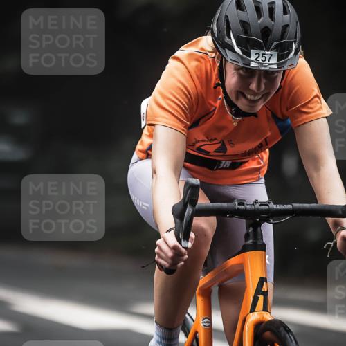 13.09.2026 - Stadtparktriathlon H.Heesch http://msf.ph/oto/10364073 13.09.2026 10:09:47 Radfahren 249, 257, 317 meine-sportfotos.de
