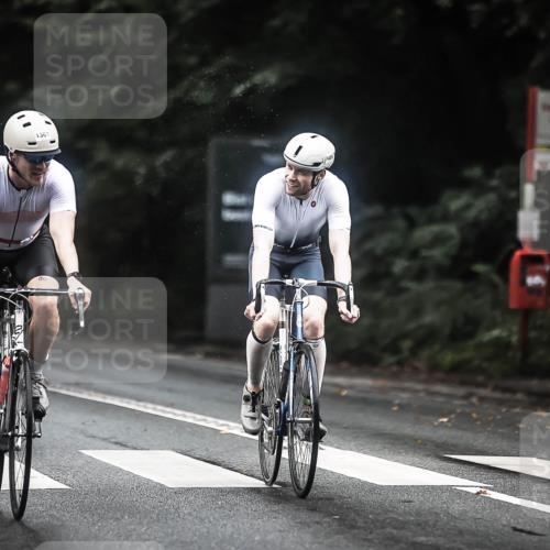13.09.2026 - Stadtparktriathlon H.Heesch http://msf.ph/oto/10364076 13.09.2026 13:12:16 Radfahren 1195, 1374, 1409, 1431 meine-sportfotos.de