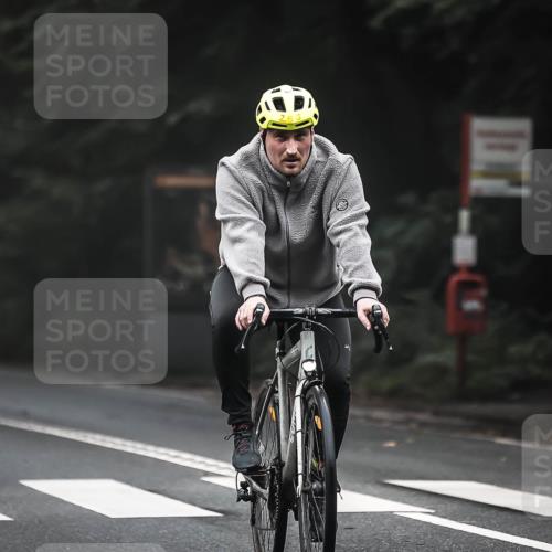 13.09.2026 - Stadtparktriathlon H.Heesch http://msf.ph/oto/10364080 13.09.2026 10:09:56 Radfahren 247, 251 meine-sportfotos.de