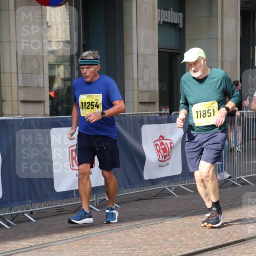 13.09.2026 - 21. swb-Marathon Bremen Strokosch-Dieckow http://msf.ph/oto/10364088 13.09.2026 11:26:38 Ziel 10573, 11254, 11851, 12377, 12408, 10667, 11538 meine-sportfotos.de