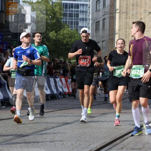 13.09.2026 - 21. swb-Marathon Bremen Strokosch-Dieckow http://msf.ph/oto/10364090 13.09.2026 13:35:05 Ziel 489, 1210, 1395, 1967, 2525, 2561, 2755, 2831, 3052, 3058, 3181, 3217, 3353, 3380, 3388, 3765, 3768, 3842, 4537, 5378, 5415, 5684, 5694, 5760, 6085, 6128, 6168, 6244, 7443, 7462, 7833, 8155, 8182, 8453, 8493, 8552, 8683, 9038, 9751, 9788, 9820, 13180, 536, 2003, 2366, 2492, 2625, 2866, 3063, 3311, 3916, 4062, 4635, 4985, 5016, 6320, 6750, 7305, 7657, 7703, 7998, 8300, 8328, 9017, 9216, 9526, 9527 meine-sportfotos.de