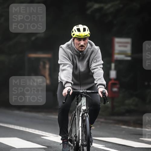 13.09.2026 - Stadtparktriathlon H.Heesch http://msf.ph/oto/10364092 13.09.2026 10:09:57 Radfahren 247, 251 meine-sportfotos.de