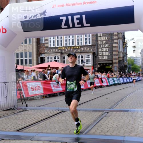 13.09.2026 - 21. swb-Marathon Bremen Tim E. http://msf.ph/oto/10364095 13.09.2026 13:01:48 Ziel 4118, 5369, 5996, 13063, 13168 meine-sportfotos.de