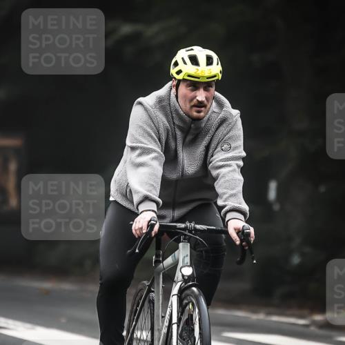 13.09.2026 - Stadtparktriathlon H.Heesch http://msf.ph/oto/10364102 13.09.2026 10:09:57 Radfahren 247, 251 meine-sportfotos.de