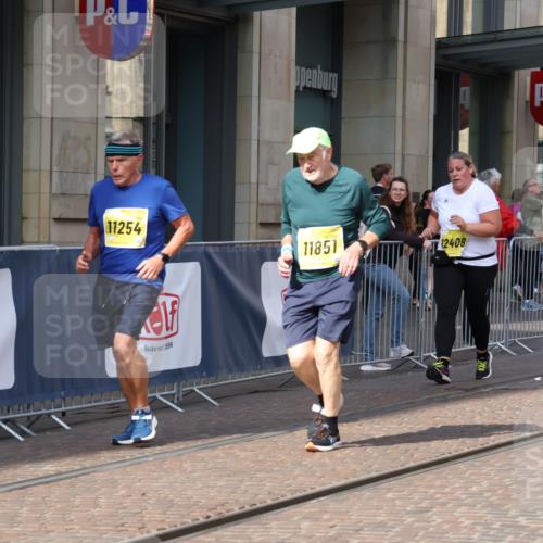 13.09.2026 - 21. swb-Marathon Bremen Strokosch-Dieckow http://msf.ph/oto/10364108 13.09.2026 11:26:38 Ziel 10573, 11254, 11851, 12377, 12408, 10667, 11538 meine-sportfotos.de