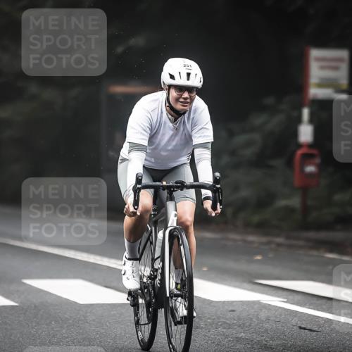 13.09.2026 - Stadtparktriathlon H.Heesch http://msf.ph/oto/10364111 13.09.2026 10:09:58 Radfahren 247, 251 meine-sportfotos.de
