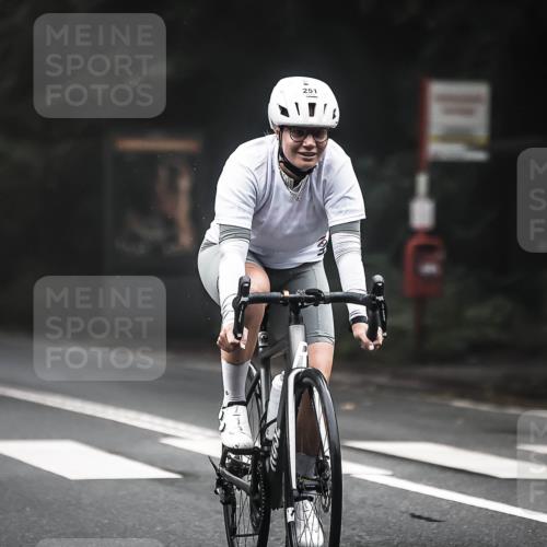 13.09.2026 - Stadtparktriathlon H.Heesch http://msf.ph/oto/10364118 13.09.2026 10:09:58 Radfahren 247, 251 meine-sportfotos.de