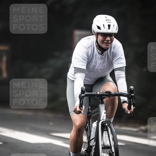 13.09.2026 - Stadtparktriathlon H.Heesch http://msf.ph/oto/10364138 13.09.2026 10:09:59 Radfahren 233, 247, 251 meine-sportfotos.de