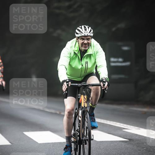 13.09.2026 - Stadtparktriathlon H.Heesch http://msf.ph/oto/10364160 13.09.2026 10:10:05 Radfahren 233, 261, 316 meine-sportfotos.de