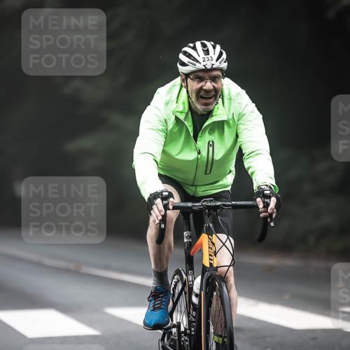 13.09.2026 - Stadtparktriathlon H.Heesch http://msf.ph/oto/10364173 13.09.2026 10:10:06 Radfahren 233, 261, 316 meine-sportfotos.de