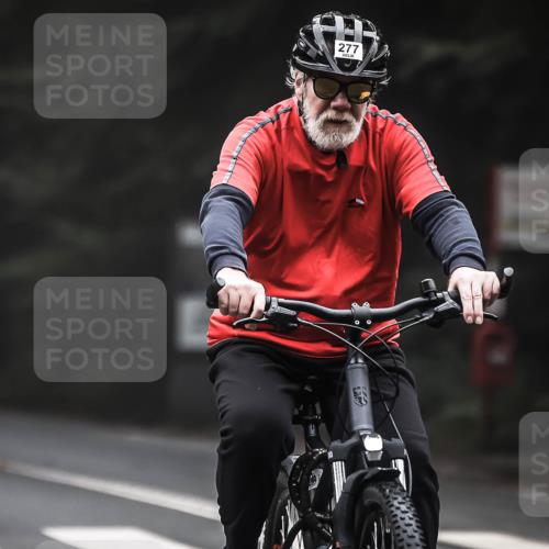 13.09.2026 - Stadtparktriathlon H.Heesch http://msf.ph/oto/10364270 13.09.2026 10:10:14 Radfahren 243, 277, 316 meine-sportfotos.de