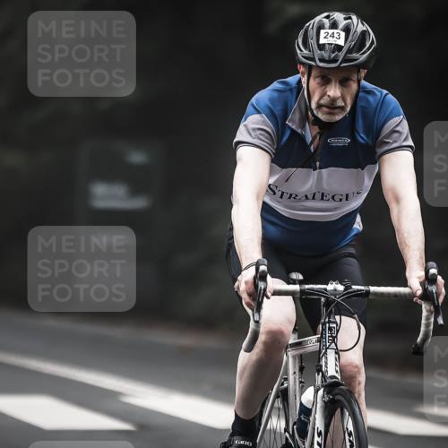 13.09.2026 - Stadtparktriathlon H.Heesch http://msf.ph/oto/10364309 13.09.2026 10:10:17 Radfahren 243, 277 meine-sportfotos.de