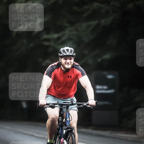 13.09.2026 - Stadtparktriathlon H.Heesch http://msf.ph/oto/10364330 13.09.2026 13:12:32 Radfahren 1205, 1241, 1257, 1271, 1333, 1413 meine-sportfotos.de